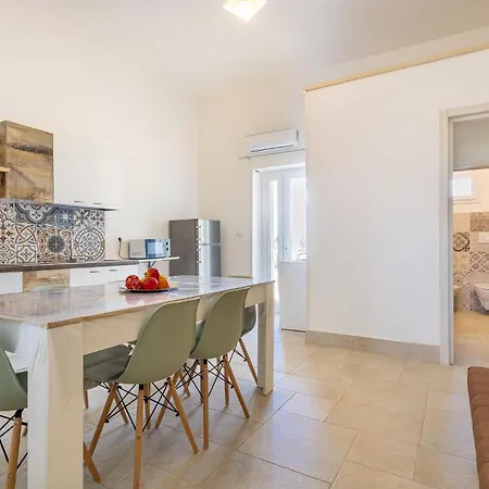 Holiday home Gioia By Salentovacanzeaffitti *